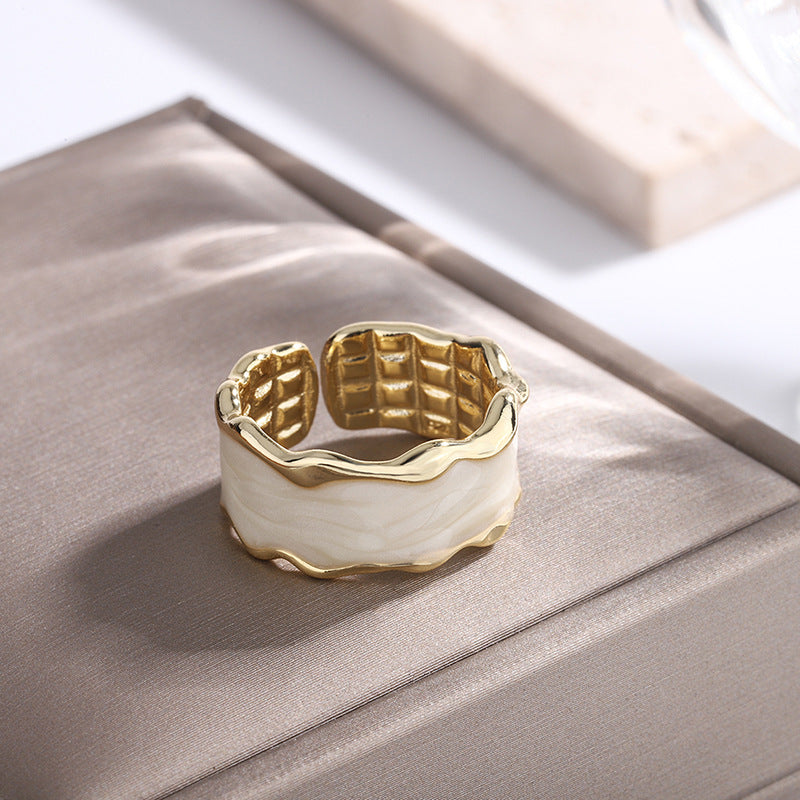 Irregular Wave Pattern Ring