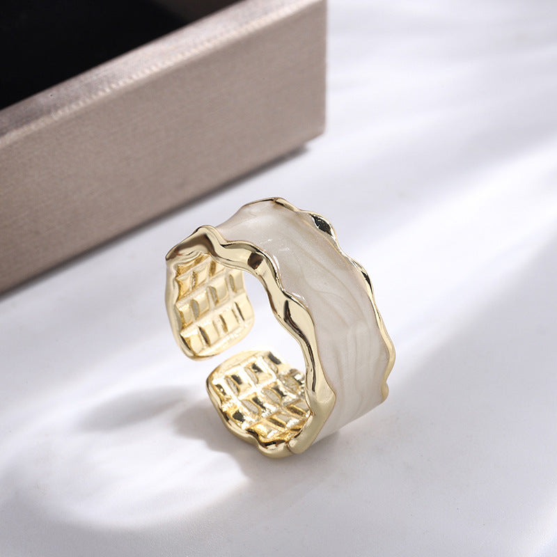 Irregular Wave Pattern Ring