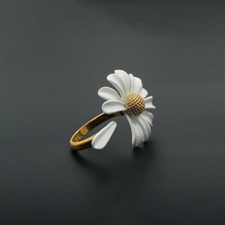 White Enamel Daisy Flower Vintage Elegant ring