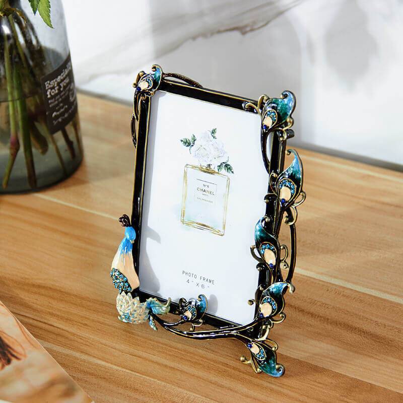 The Peacock Pattern Metal Photo Frames for Table Top Display Home Decor, Retro Photo Frame