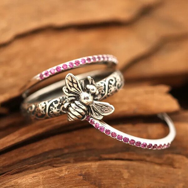 Sterling Silver Retro Insect Bee Set Ring.